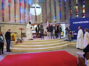 Accueil lors de la messe du 20 avril 2023 à l'église Saint-Paul de Poitiers de fiancés se préparant au mariage