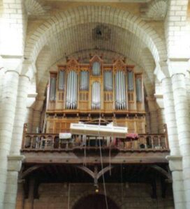 Remontage des tuyaux intérieurs lors de la restauration du grand orgue Wenner de l'église Saint-Hilaire à Poitiers
