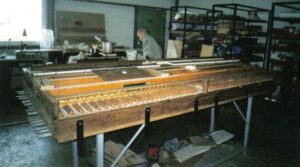 Restauration en atelier du sommier du grand orgue Wenner de l'église Saint-Hilaire à Poitiers