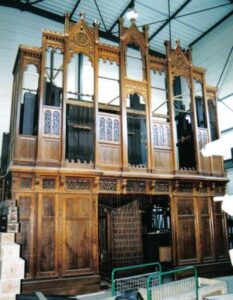 Buffet restauré en atelier du grand orgue Wenner de l'église Saint-Hilaire à Poitiers